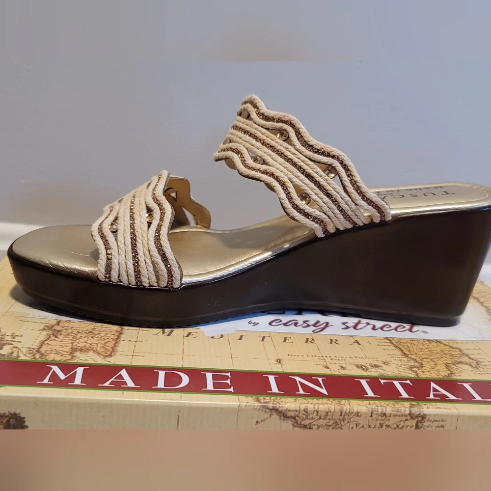 NIB TUSCANY Easy Street Selva Wedge Made in Italy Natural Gold Heel Sandals 7W